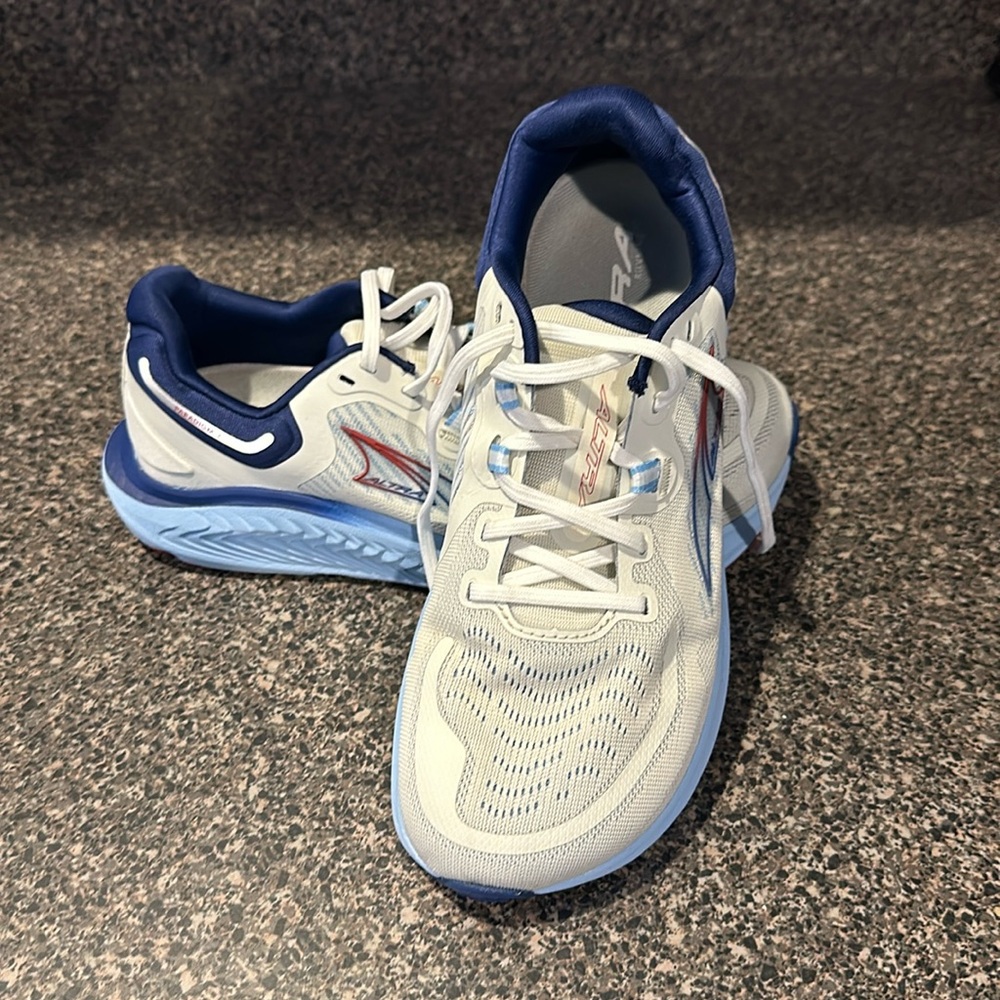 Women’s Size 8 Altra Paradigm 7